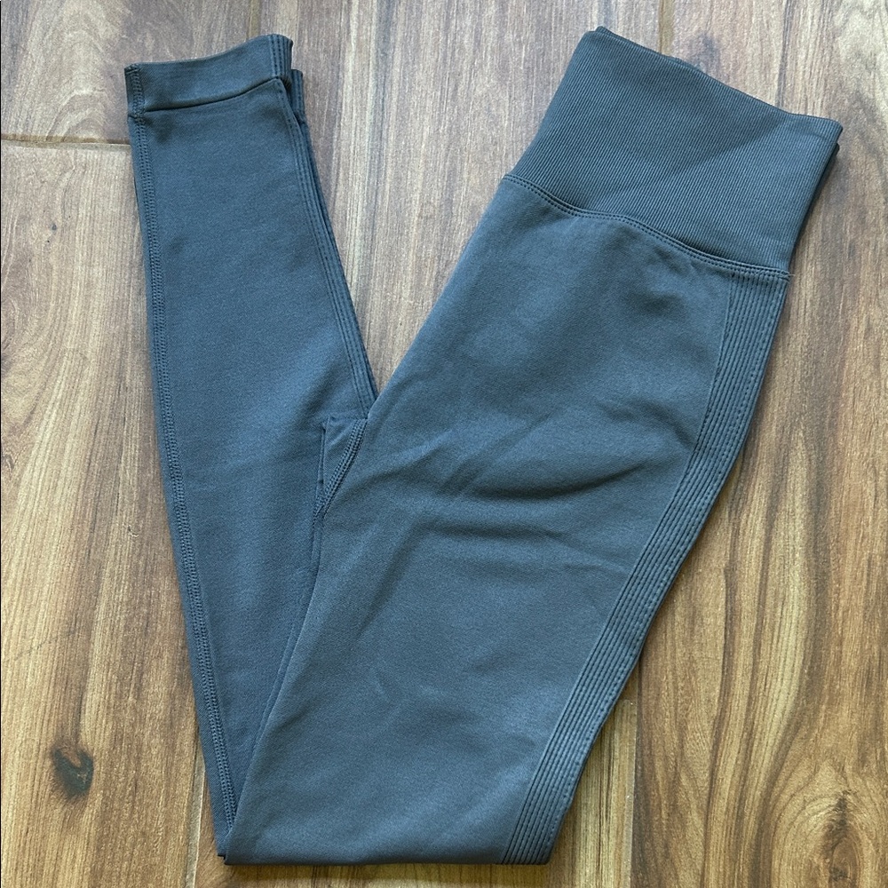 NWT Halara Butt Lift Compression Leggings Gray Size M